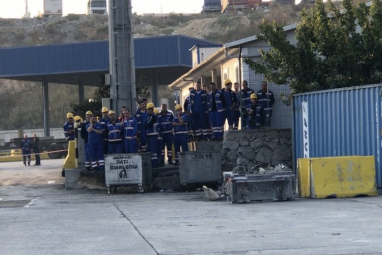 Tonlarca ağırlıktaki iş makinesinin altında kalarak feci şekilde can verdi