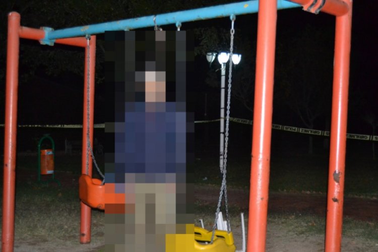 &Ccedil;ocuk parkında ceset bulundu