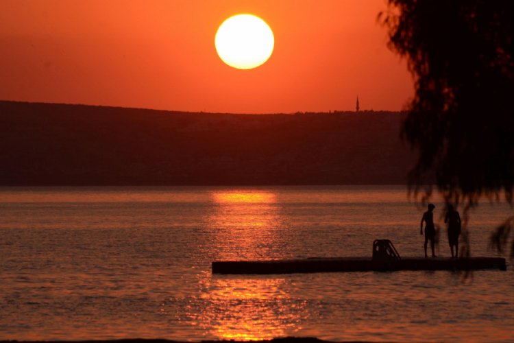 Akb&uuml;k'te g&uuml;n batımı g&uuml;zelliği