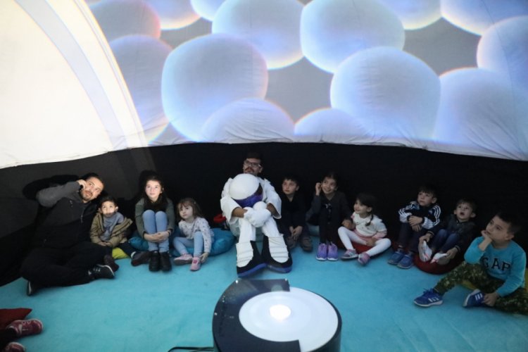 Bursa'da &ouml;ğrenciler planetaryum ile g&ouml;k bilimlerini &ouml;ğrendi