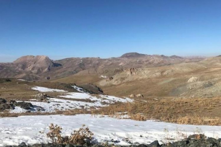 Sıcaklık eksi 17'yi g&ouml;rd&uuml;, g&ouml;ller buz pistine d&ouml;n&uuml;şt&uuml;