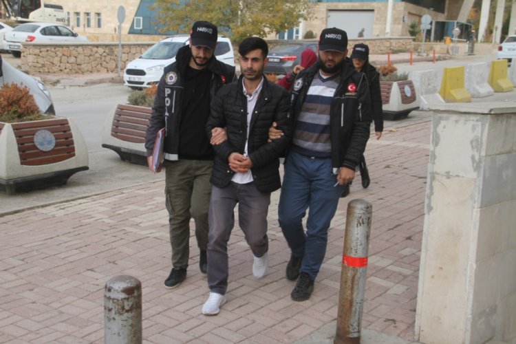 Kavurma arası uyuşturucu polise takıldı