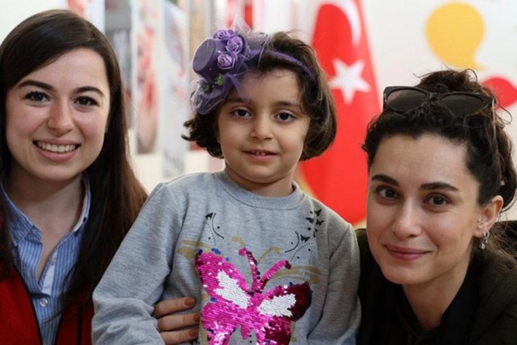 Hande Doğandemir g&ouml;&ccedil;men &ccedil;ocuklarla buluştu