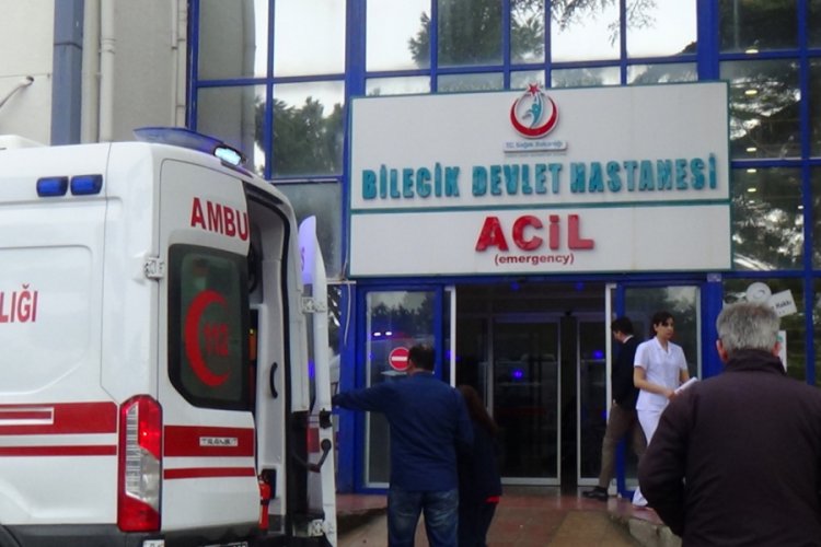 Devrilen motosiklette bulunan iki kişi yaralandı