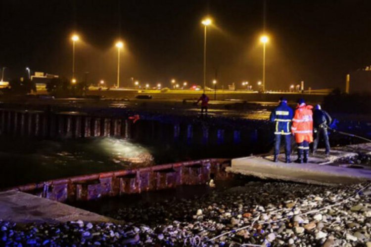 Yunanistan'da şiddetli r&uuml;zgar tekneyi alabora etti: 2 &ouml;l&uuml;