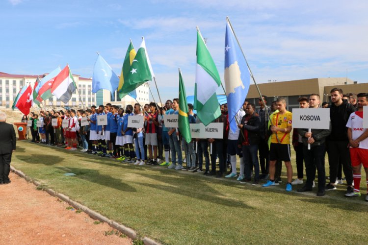 Uluslararası &ouml;ğrenciler futbol turnuvası başladı