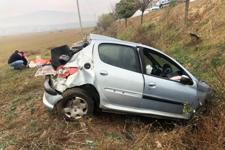 Bursa'da kadın s&uuml;r&uuml;c&uuml; tarlaya u&ccedil;tu: 1 yaralı