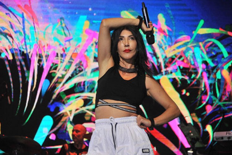 Hande Yener her şeyi sildi
