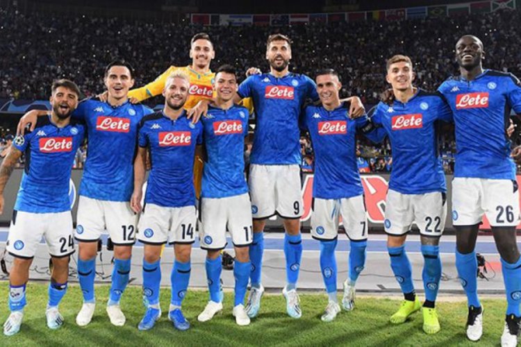 Eljif Elmas'ın formasını giydiği Napoli karıştı