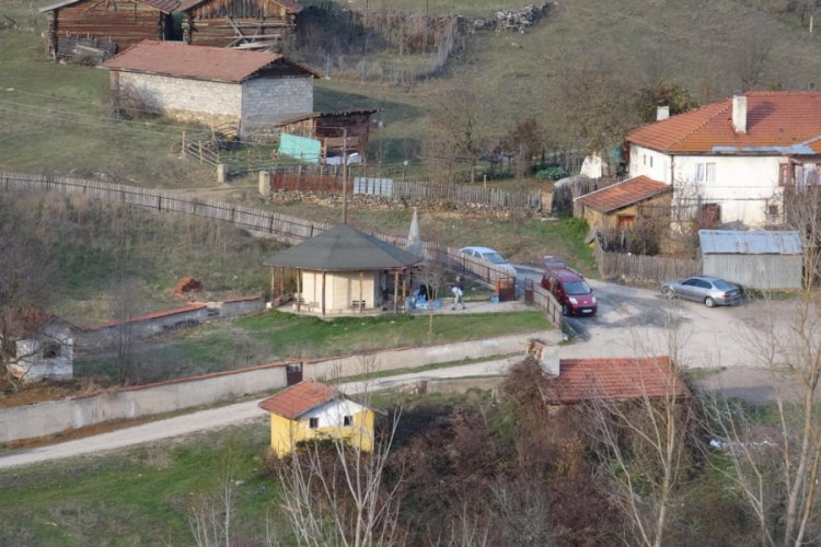 K&ouml;ydeki suya ilgi &ccedil;ok olunca &ccedil;eşmeye otomat takıldı