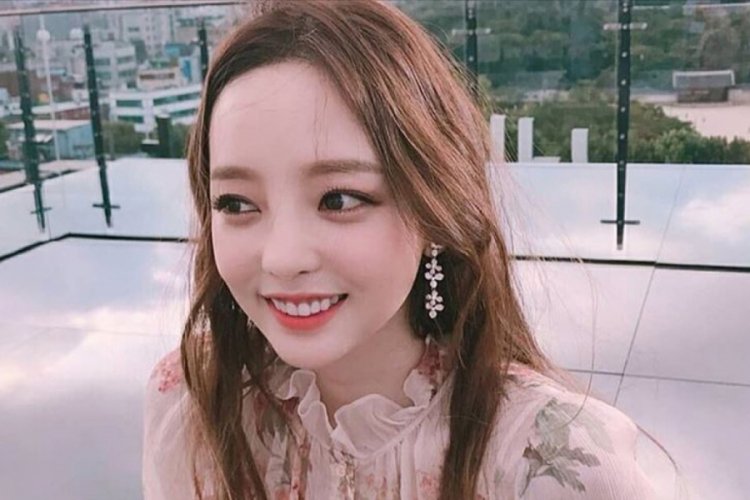 K-pop şarkıcısının &ouml;l&uuml; bulunması m&uuml;zik end&uuml;strisiyle ilgili tartışmaları alevlendirdi