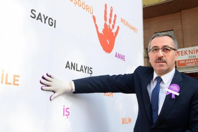 Kadına y&ouml;nelik şiddete dikkat &ccedil;ekmek i&ccedil;in g&ouml;ky&uuml;z&uuml;ne balon bıraktılar
