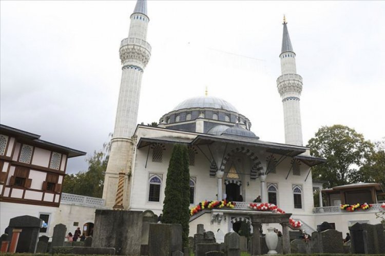 Almanya'da Berlin Şehitlik Camisi'ne bombalı saldırı tehdidi