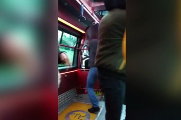 Minib&uuml;s&ccedil;&uuml;lerin beyzbol sopalı yolcu kapma kavgası!