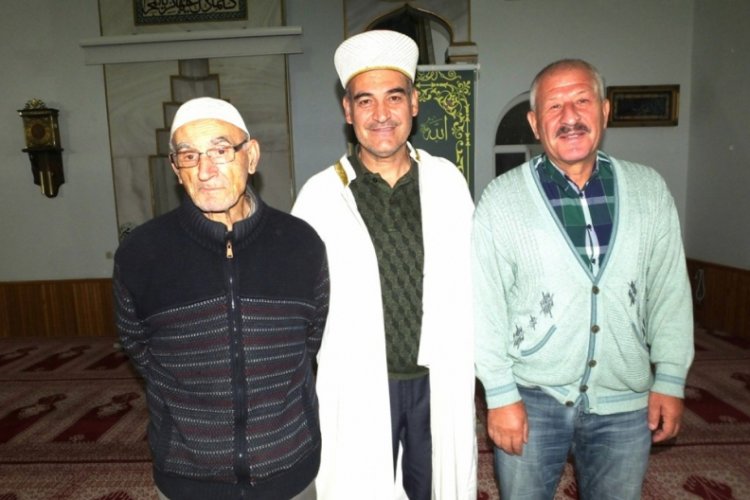 83'l&uuml;k dede 34 yıldır g&ouml;n&uuml;ll&uuml; m&uuml;ezzinlik yapıyor
