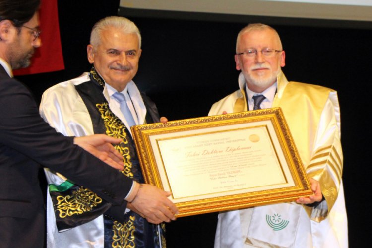 Binali Yıldırım'a fahri doktora unvanı verildi