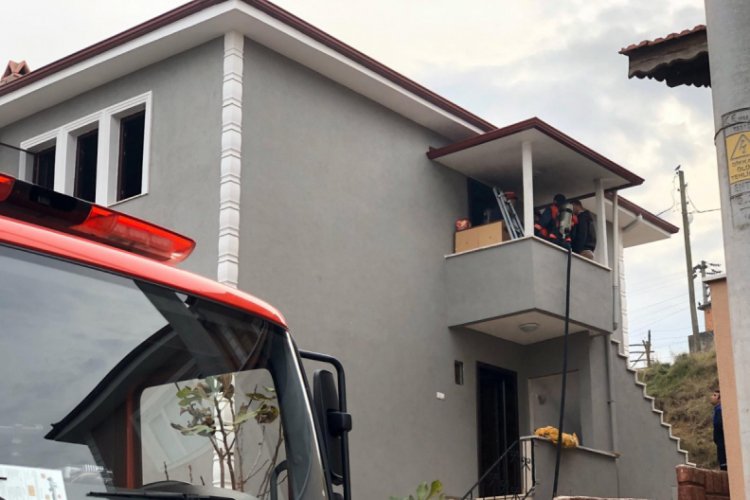 Apartman dairesinde &ccedil;ıkan yangın s&ouml;nd&uuml;r&uuml;ld&uuml;