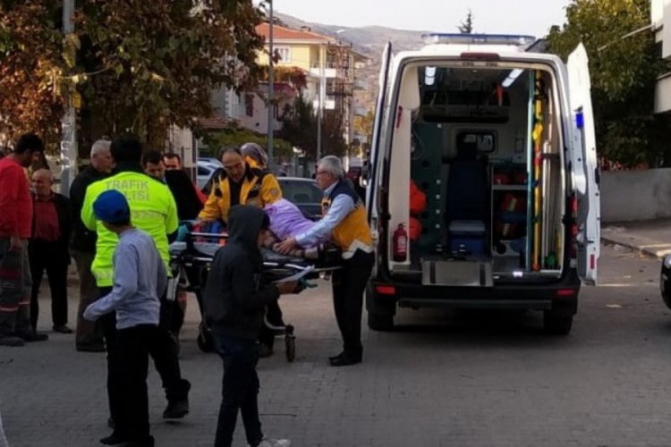 Hafif ticari ara&ccedil; ile bisiklet &ccedil;arpıştı