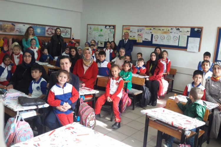 Bursa'da miniklerden &ouml;ğretmenlerine pastalı s&uuml;rpriz