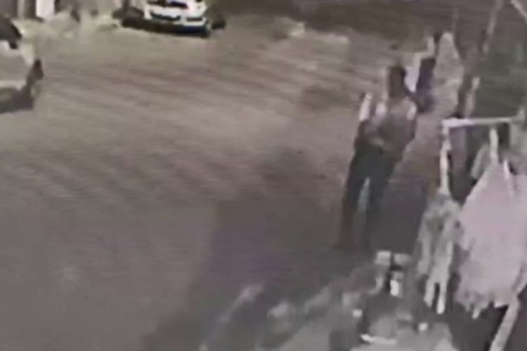 Kendini 'polis' olarak tanıtan dolandırıcı, bek&ccedil;iler tarafından yakalandı