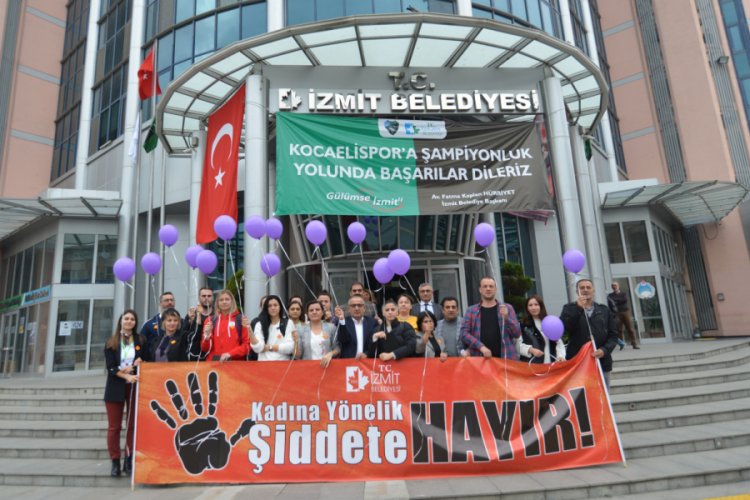 Şiddet g&ouml;ren kadınlar i&ccedil;in mor balon u&ccedil;urdular