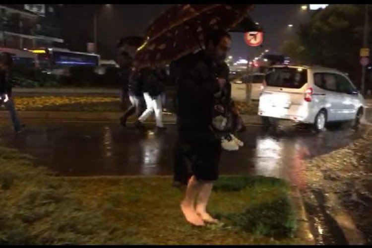 İzmir'de sağanak etkili oldu