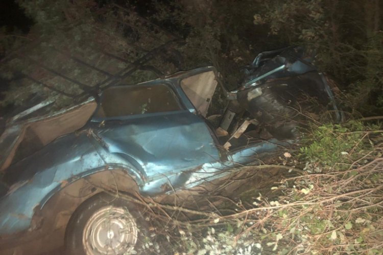 U&ccedil;urumdan yuvarlanan otomobilden atlayarak son anda kurtuldular