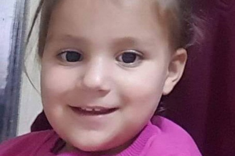 Otomobilin &ccedil;arptığı bebek hayatını kaybetti
