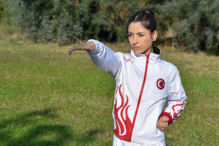 &Ouml;l&uuml;mden d&ouml;nd&uuml;, pes etmedi, şampiyonluklara devam etti