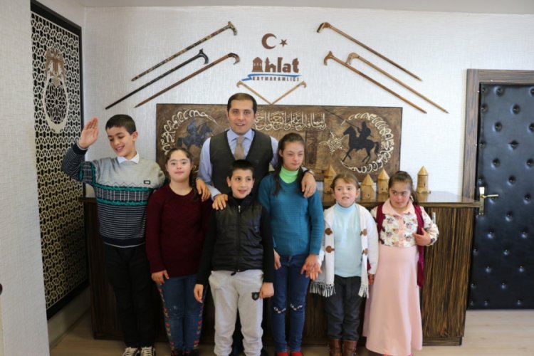 Kaymakam Erat, &ouml;zel &ouml;ğrencileri makamında ağırladı