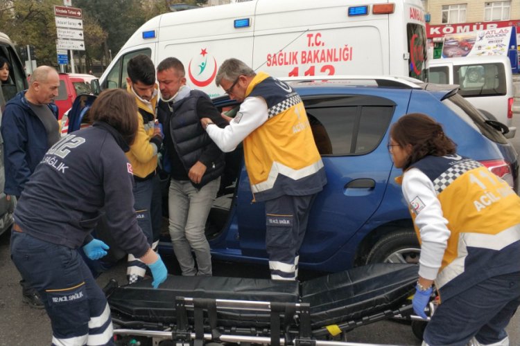 Otomobil ile minib&uuml;s &ccedil;arpıştı