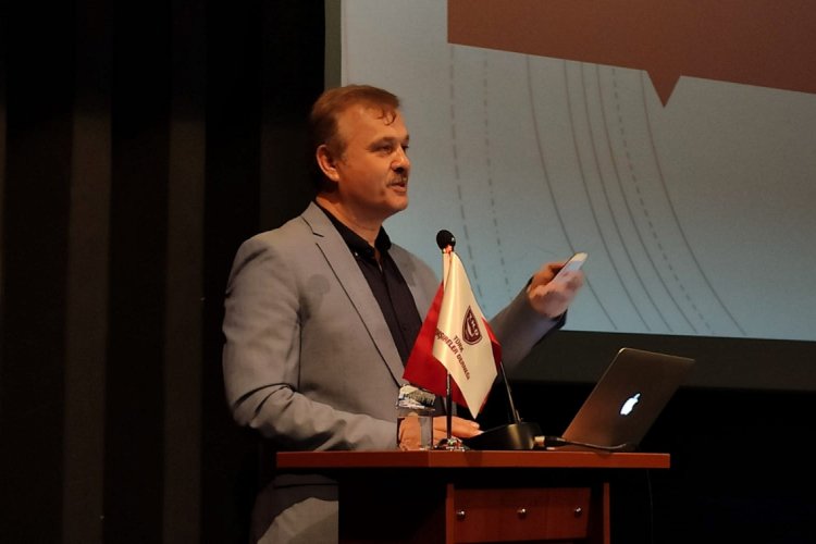 Bursa'da "Ruh Sağlığı Sohbetleri"nin konuğu Prof. Dr. Aşkın oldu