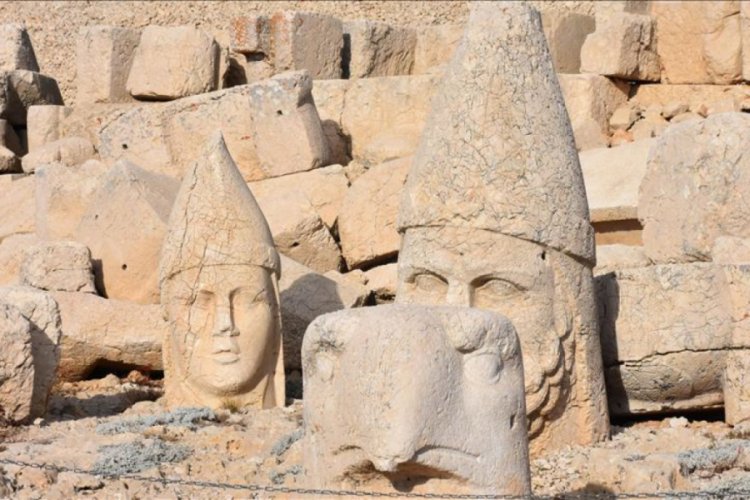 Nemrut Dağı'nda turist yoğunluğu