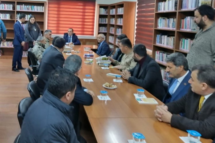 'K&uuml;t&uuml;phanesiz Okul Kalmasın' projesi