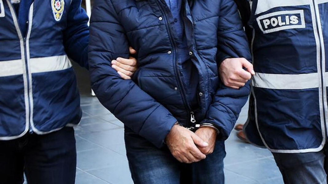 Kırmızı B&uuml;lten ile aranan ter&ouml;rist yakalandı