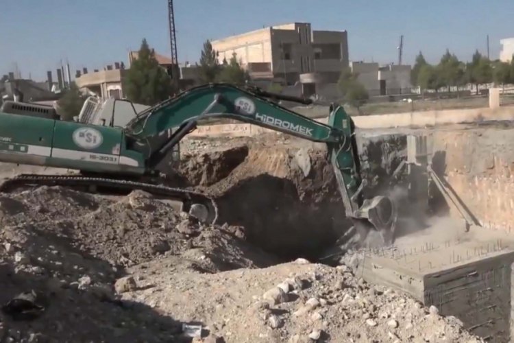 Resulayn'da t&uuml;neller iş makineleriyle kapatıldı