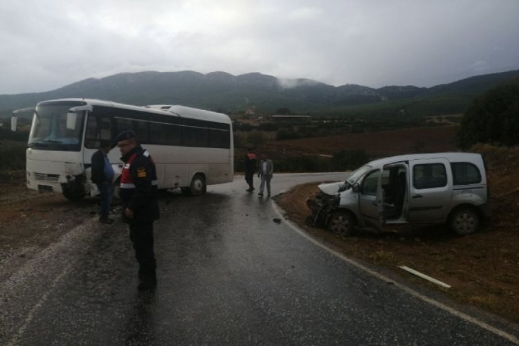 Midib&uuml;s ile hafif ticari ara&ccedil; kafa kafaya &ccedil;arpıştı