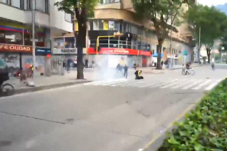 Kolombiya'da lise &ouml;ğrencisi Cruz'un &ouml;l&uuml;m&uuml;nden sonra protestolar şiddetlendi