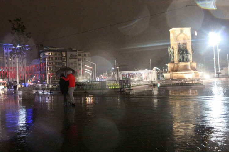 İstanbul'da sağanak etkili oldu