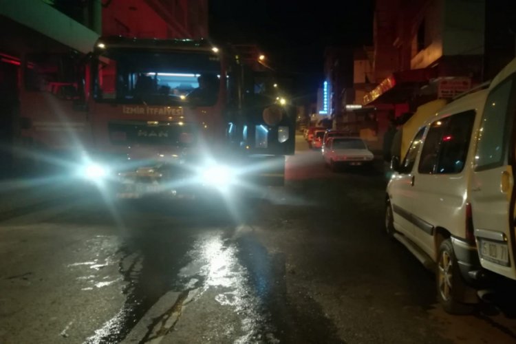 Park halindeki ara&ccedil;ta elektrik kontağından yangın &ccedil;ıktı