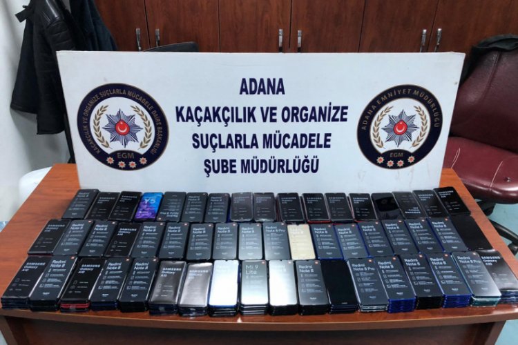 Otomobilde 600 bin liralık ka&ccedil;ak telefon ele ge&ccedil;irildi