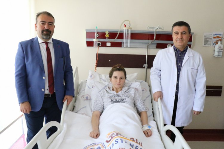 Karın ağrısı şikayetiyle geldi, karnından 4 kilo kitle &ccedil;ıktı