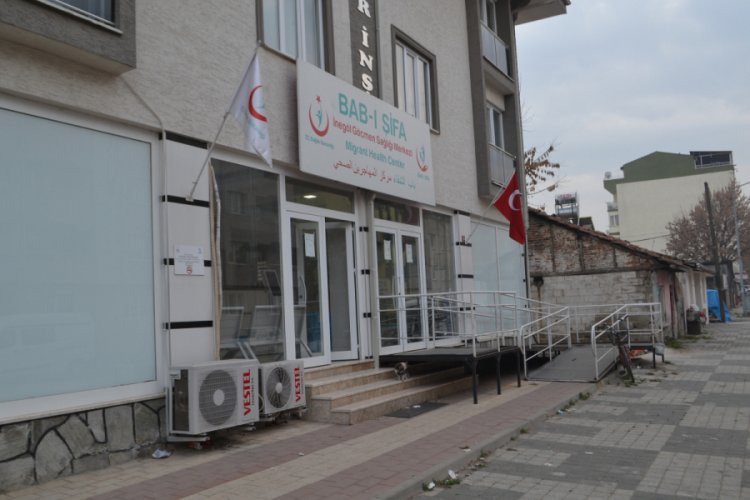 Bursa'da g&ouml;&ccedil;men sağlık merkezini soydular