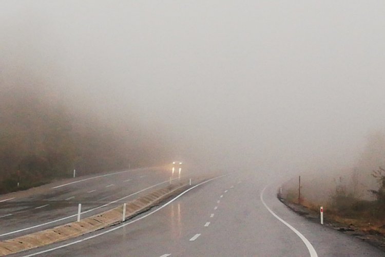Zonguldak'ta sis, g&ouml;r&uuml;ş mesafesi 50 metreye d&uuml;şt&uuml;