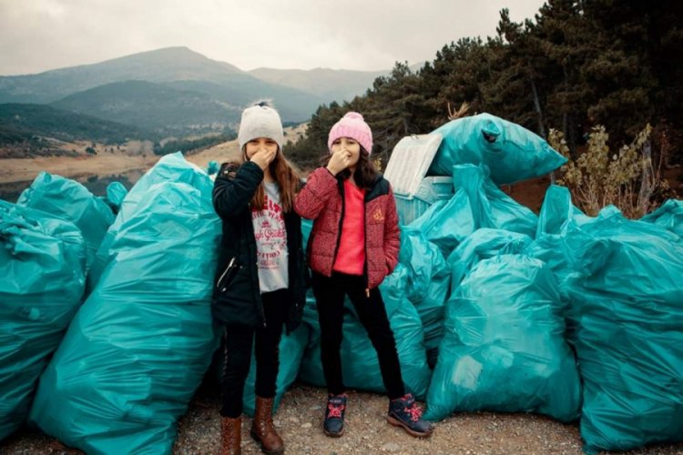 Aileler &ccedil;ocuklarıyla 1 ton &ccedil;&ouml;p topladı