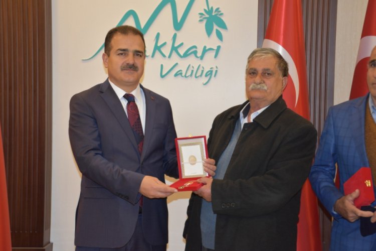 Kıbrıs gazilerine madalya ve berat takdimi