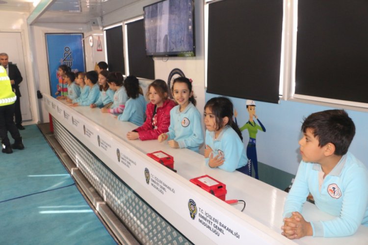 &Ouml;ğrenciler ak&uuml;l&uuml; araba kullandı, trafik kurallarını &ouml;ğrendi