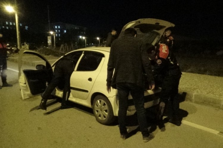 Uygulamada silah ve uyuşturucu ele ge&ccedil;irildi