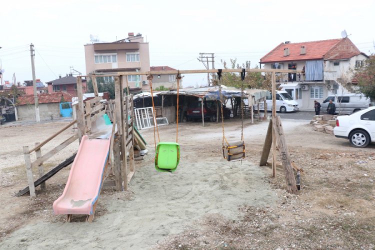 &Ccedil;ocukları i&ccedil;in yaptığı oyun parkına yıkım kararı verildi