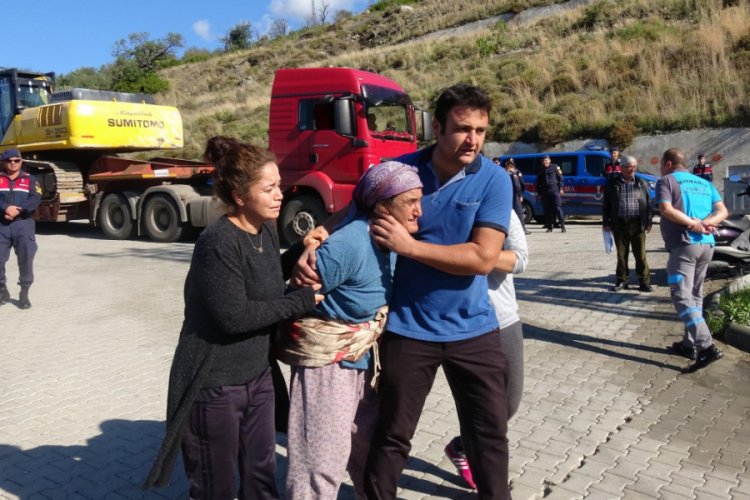 Marmaris'te yıkım i&ccedil;in gelen ekibi g&ouml;renler ağladı